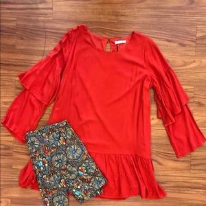 Beautiful dress with trendy sleeves.